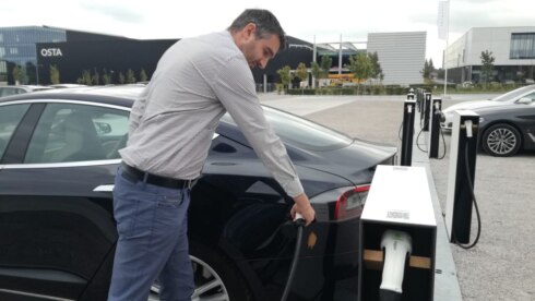 2020-09-23 00:00:00 - Achttien slimme autolaadpalen op bedrijvenpark Evolis