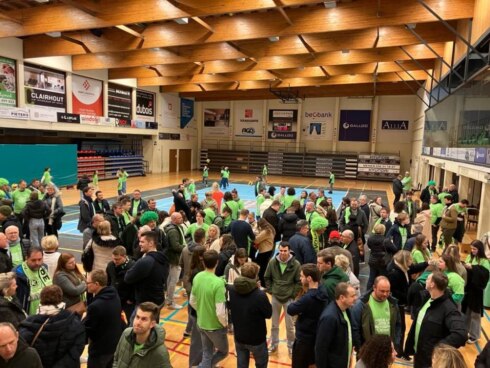 2023-02-26 00:00:00 - Supporters Menen massaal aanwezig voor bekerfinale volleybal in Antwerpen