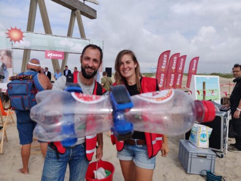 2021-09-12 00:00:00 - Surfclubs ruimen het strand op