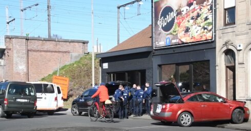 2023-02-27 00:00:00 - Auto crasht na achtervolging door politie