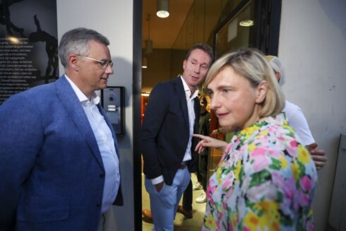 2022-05-16 00:00:00 - Hilde Crevits ruilt Werk, Economie én Landbouw voor Welzijn