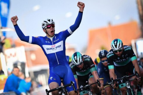 2018-03-16 00:00:00 - Colombiaan Alvaro Hodeg sprint naar de zege in Handzame