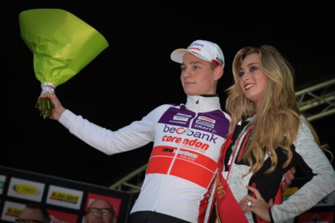 2016-11-06 00:00:00 - Van der Poel heerst in Ruddervoorde