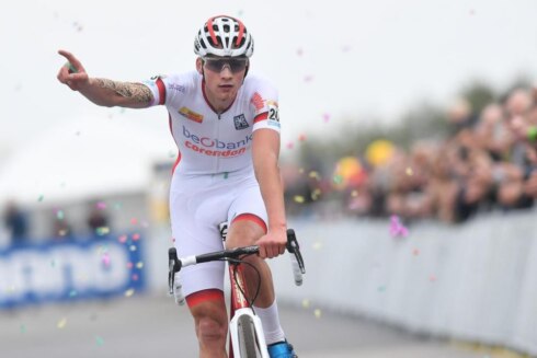 2017-10-22 00:00:00 - Van der Poel overklast iedereen in Koksijde