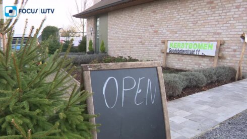 2022-12-03 00:00:00 - Kerstbomen gaan razendsnel de winkeldeuren uit