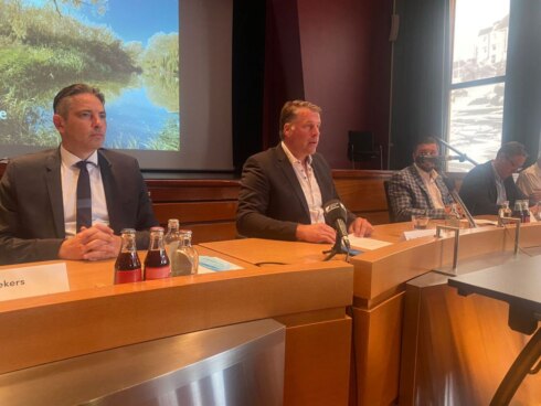 2021-08-17 00:00:00 - Burgemeester Degrieck: Ze zullen mij uit het gemeentehuis moeten sleuren