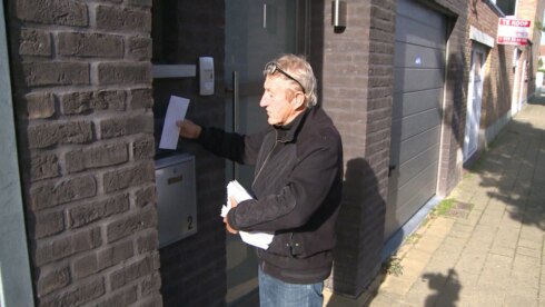 2018-10-03 00:00:00 - Politicus stapt 180 km met 14.000 handgeschreven brieven