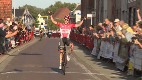 2016-09-25 00:00:00 - Stan Dewulf wint Zandberg Classic Harelbeke