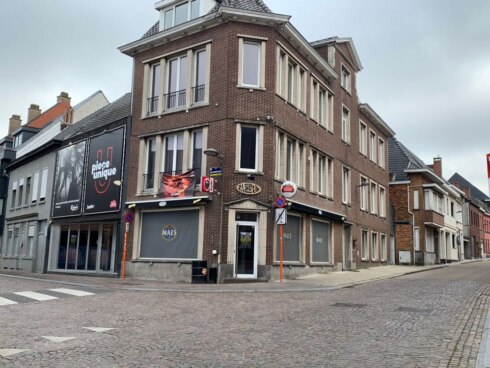 2021-10-27 00:00:00 - Uitbater café heeft recht op schadevergoeding na onwettige sluiting