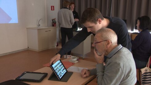 2020-03-06 00:00:00 - Leerlingen leren senioren digitaal gaan