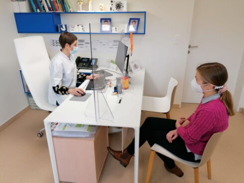 2021-03-17 00:00:00 - Huisartsen verzuipen in het werk: 'Stoppen? Neen, maar dit doe ik geen jaar meer'