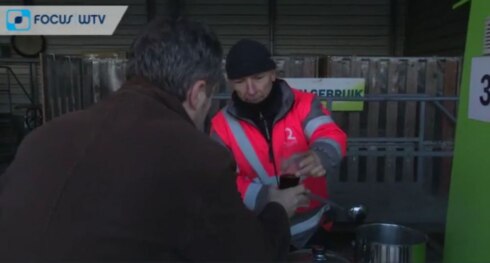 2017-12-16 00:00:00 - Parkwachters trakteren in recyclagepark Rumbeke