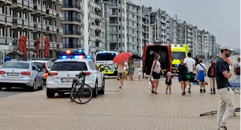 2022-08-16 00:00:00 - Vrouw overleden op strand Koksijde nadat redders ze bewusteloos uit het water halen