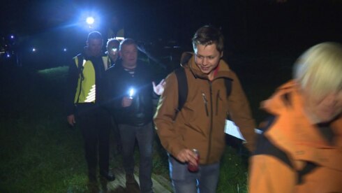 2021-11-11 00:00:00 - Nachtelijke dropping in Rollegem lokt 350 avonturiers