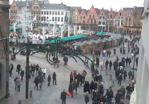 2016-11-26 00:00:00 - Kerstsfeer in Brugge meteen een succes
