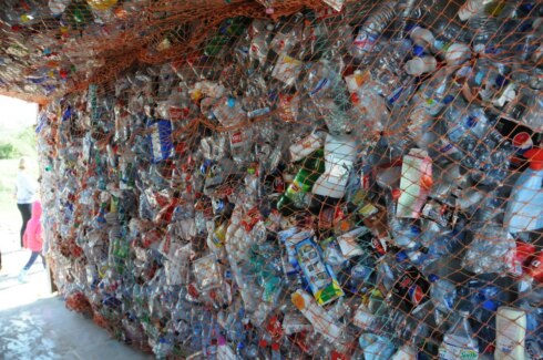 2018-04-27 00:00:00 - Bredene bindt strijd aan met plastic afval