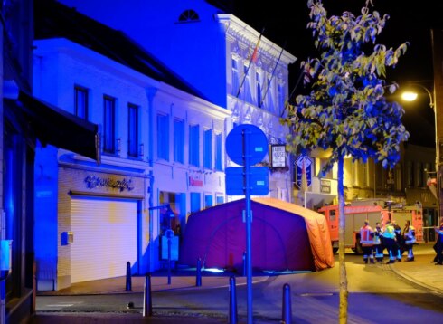 2016-09-30 00:00:00 - Twee dertigers verongelukt in centrum Poperinge