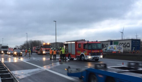 2018-02-01 00:00:00 - Update: E17 opnieuw vrijgegeven na file door gekantelde vrachtwagen
