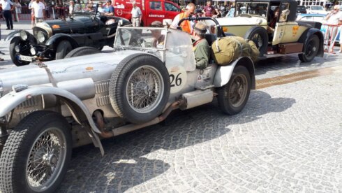 2019-07-06 00:00:00 - Rally ‘Peking to Paris’ stopt even in Ieper