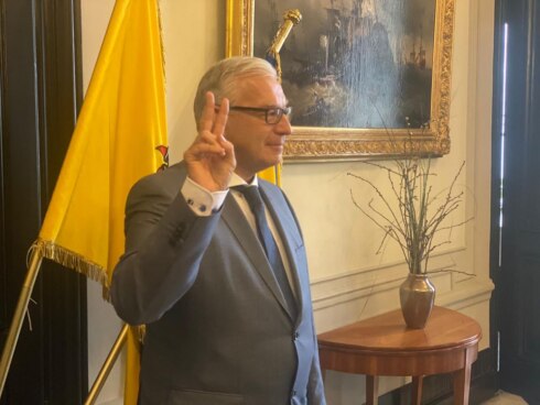 2021-03-11 00:00:00 - Nieuwe burgemeester Knokke-Heist legt eed af