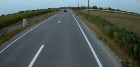 2022-07-29 00:00:00 - VIDEO: tegenligger kan nipt roekeloze wegpiraat ontwijken