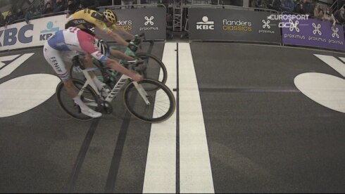 2020-10-18 00:00:00 - Van der Poel wint nipt, Lampaert met vijfde plaats eerste West-Vlaming in Vlaanderens Mooiste