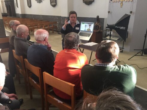 2017-01-26 00:00:00 - Vrijwilligers leren omgaan met erfgoed