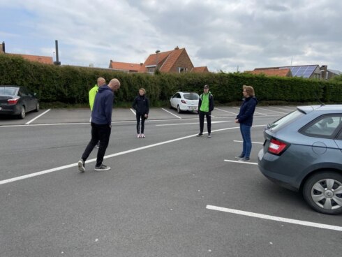 2020-04-29 00:00:00 - Leerkrachten en leerlingen leggen afstand rond wereld af