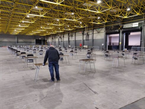 2020-12-21 00:00:00 - Beurshallen weer ingericht als examencentrum studenten
