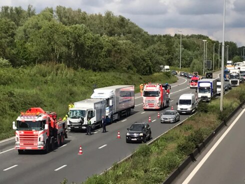 2019-05-28 00:00:00 - Avondspits muurvast op E17 door ongeval in Kortrijk-Oost