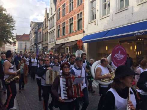 2016-10-29 00:00:00 - 'De langste fanfare' palmt Brugge in