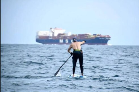 2022-08-22 00:00:00 - Huisarts steekt al suppend Het Kanaal over