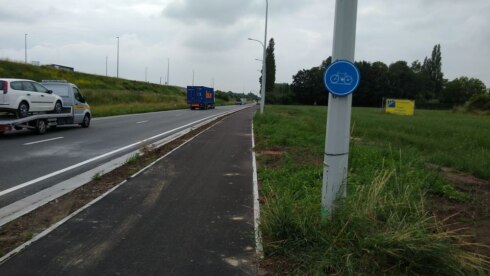 2021-06-23 00:00:00 - Nieuw afgescheiden fietspad langs R8 in Kortrijk