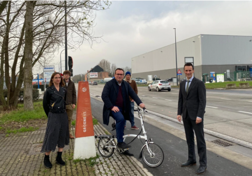 2020-11-27 00:00:00 - Nieuwe fietspaden aan de Zandvoordestraat in Oostende officieel geopend