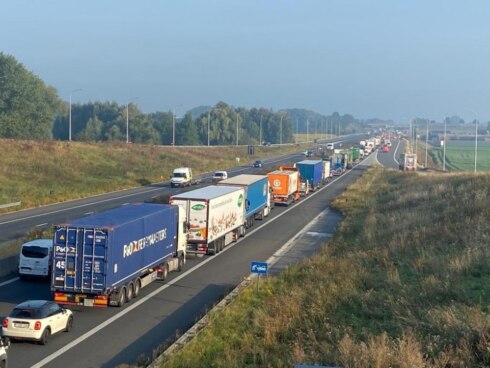 2021-09-23 00:00:00 - Half uur aanschuiven door ongeval op E403, rijstrook nu vrij