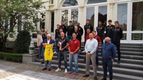 2021-08-18 00:00:00 - Gouverneur huldigt landskampioen Filou Oostende