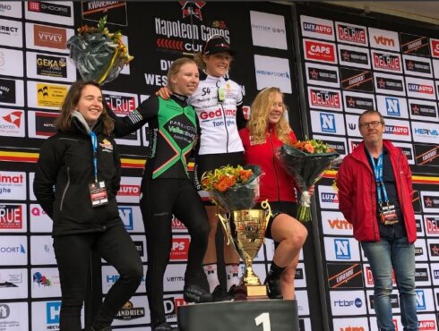 2018-03-04 00:00:00 - Floortje Mackaij wint Omloop van de Westhoek