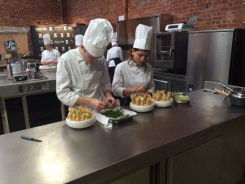 2017-12-20 00:00:00 - Oefenkeuken voor jonge chefs geopend in Harelbeke