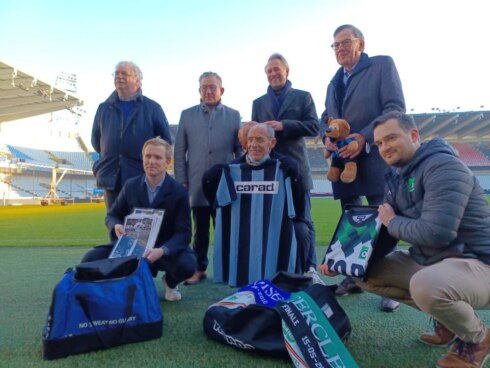 2021-12-21 00:00:00 - Opvallend: Voetbaltas doet senioren herinneringen ophalen