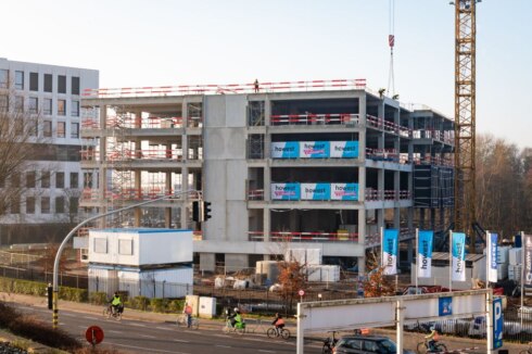 2023-05-23 00:00:00 - Howest plant meiboom op nieuwe campus