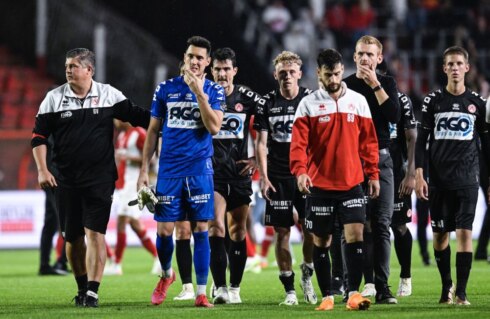 2023-08-12 00:00:00 - KV Kortrijk gaat helemaal kopje onder op het veld van de landskampioen