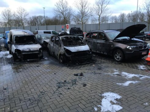 2018-01-17 00:00:00 - Auto's in brand op parking Vives Brugge