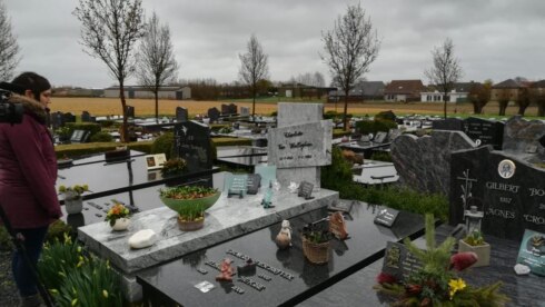 2019-03-14 00:00:00 - Foto vermoorde Charlotte verdwenen van graf in Staden