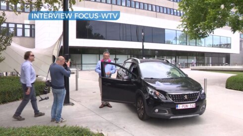 2020-06-21 00:00:00 - Emotionele De fauw reageert bij vertrek uit ziekenhuis