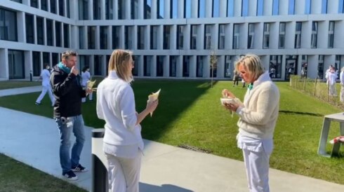 2020-03-26 00:00:00 - Bedrijf bakt gratis frietjes voor personeel AZ Groeninge