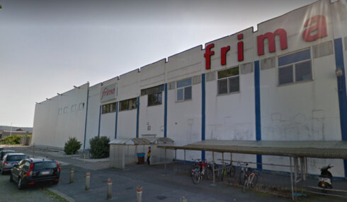 2019-01-23 00:00:00 - Frima legt boeken neer, 100 man op straat