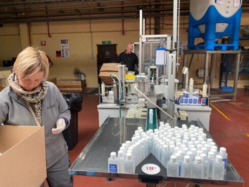 2020-03-23 00:00:00 - Haarcosmeticabedrijf schakelt over naar desinfecterende handgel