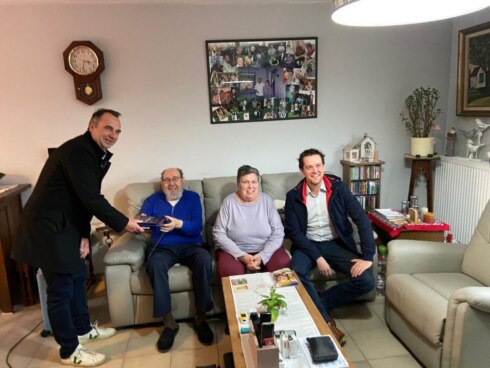 2020-01-09 00:00:00 - Kuurnse burgemeester en schepen brengen wat geluk aan huis
