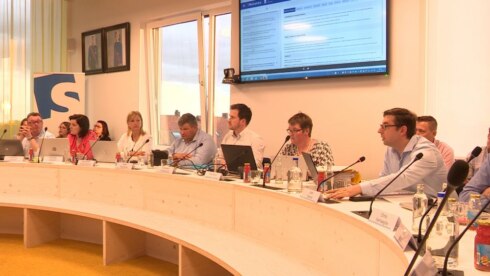 2019-04-26 00:00:00 - School Staden: oppositie voelt zich buiten spel gezet
