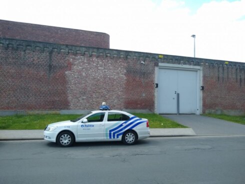 2021-03-22 00:00:00 - Duo gooit drugs in tennisballen over Ieperse gevangenismuur